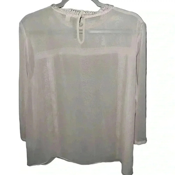 Light pink shear lace key hole back covered button six xl top - Picture 2 of 12